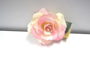 お花（クリップピン）　ピンク濃・白