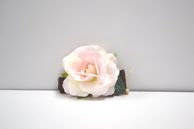 お花（クリップピン）　ピンク薄・白の画像